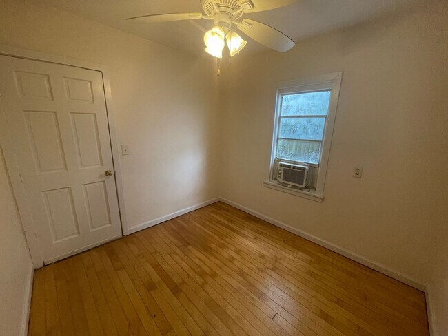Building Photo - 322 E Gottsche Ave