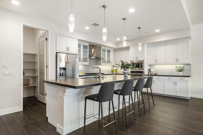 Building Photo - 74425 Zeppelin Dr