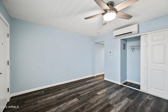 Building Photo - 3025 N 32nd St