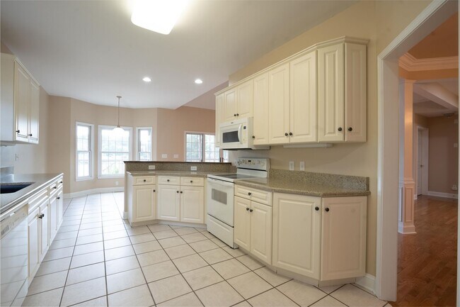 Building Photo - 1833 Waters Edge Dr