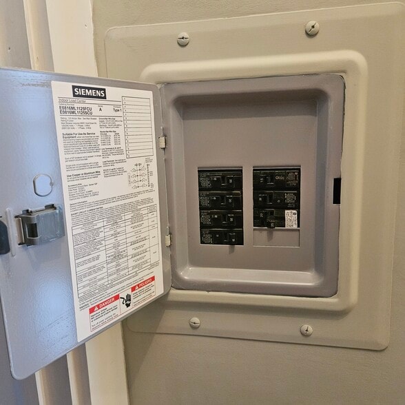 New service panel - 811 Tyler St