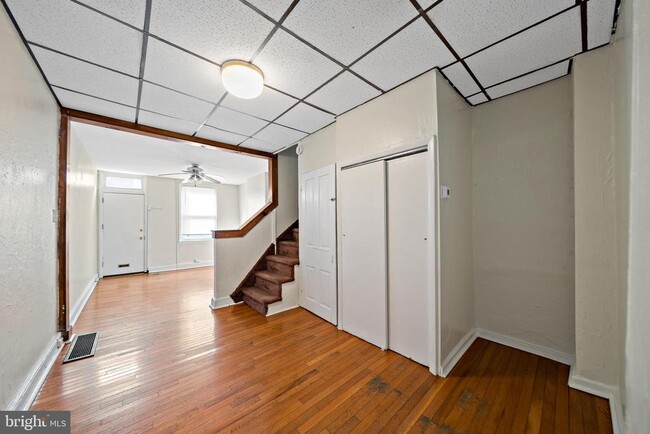 Building Photo - 433 Cross St