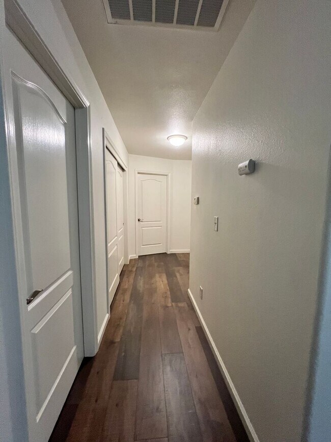 Building Photo - 92 Rosewood Cir