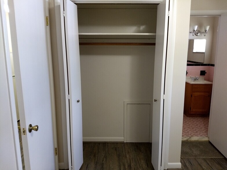 Building Photo - 284 North Ave