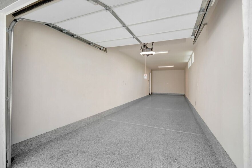 Building Photo - 4100 E Cir Paseo