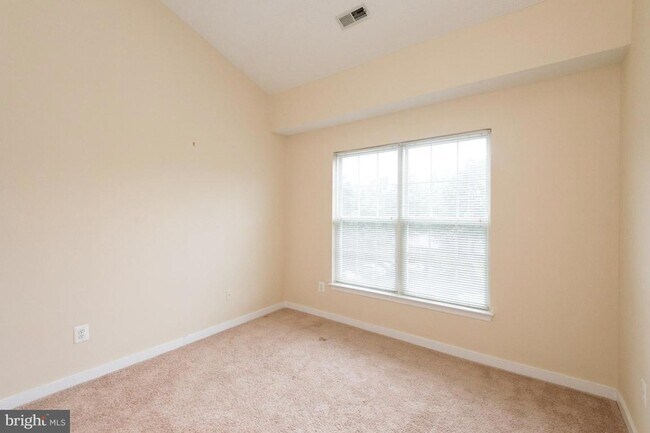 Building Photo - 2013 Warners Terrace S