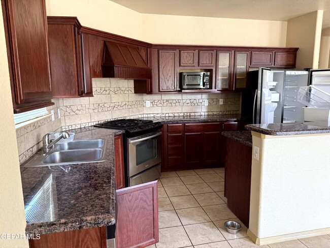 Building Photo - 11533 Merejildo Madrid St