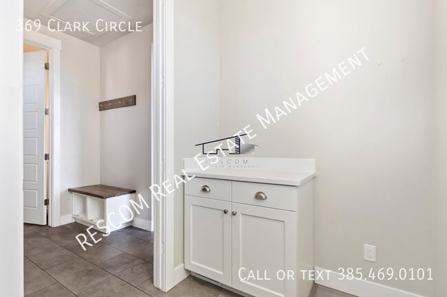 Building Photo - 369 Clark Cir