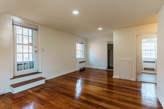 Building Photo - 2800 Woodpipe Ln