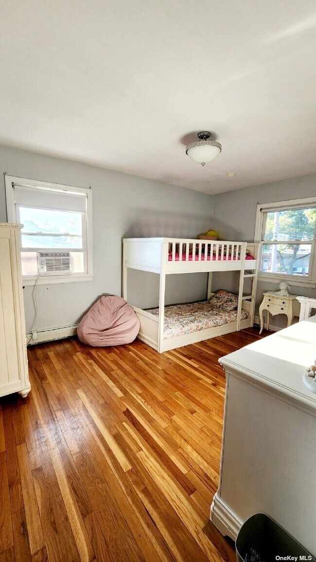 Building Photo - 350 Linden St