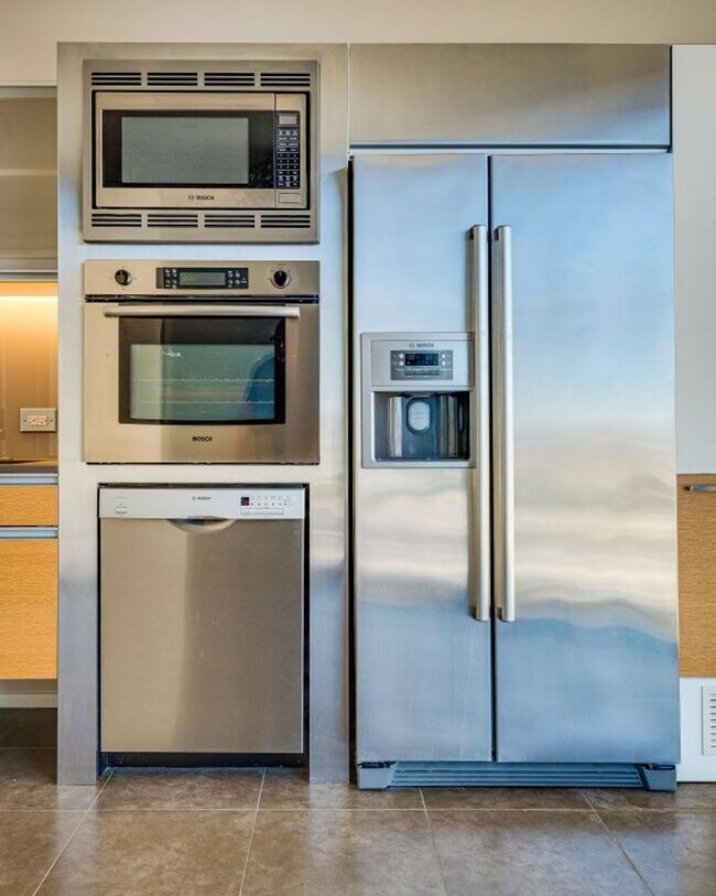 Building Photo - Veer Towers 1407E- Strip/City Views from this Stunning 1 bd/1ba Residence