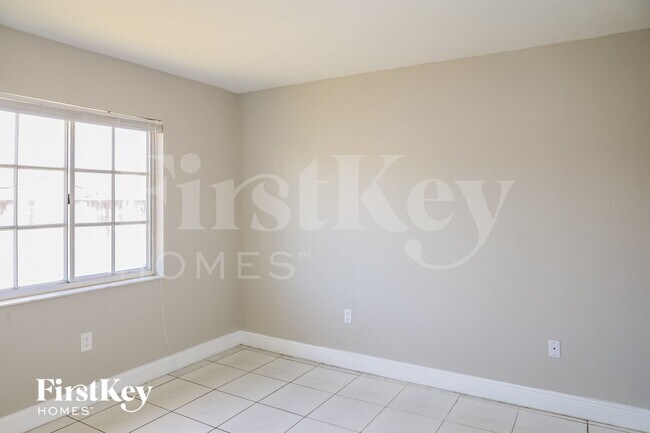 Building Photo - 5860 SW 150th Ave