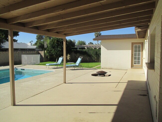Building Photo - Tempe 4 Bed 2 Bath Includes Pool & Landscaping - Great Location