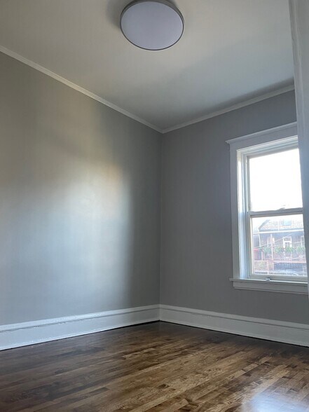 Bedroom 1 - 1314 W Chestnut St