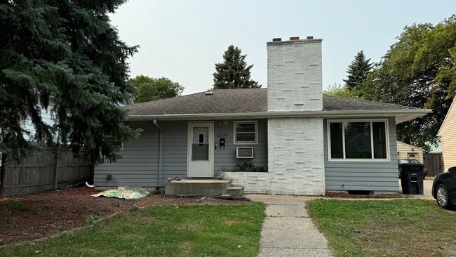 Building Photo - 4 Bed 2 Bath Home - North Fargo