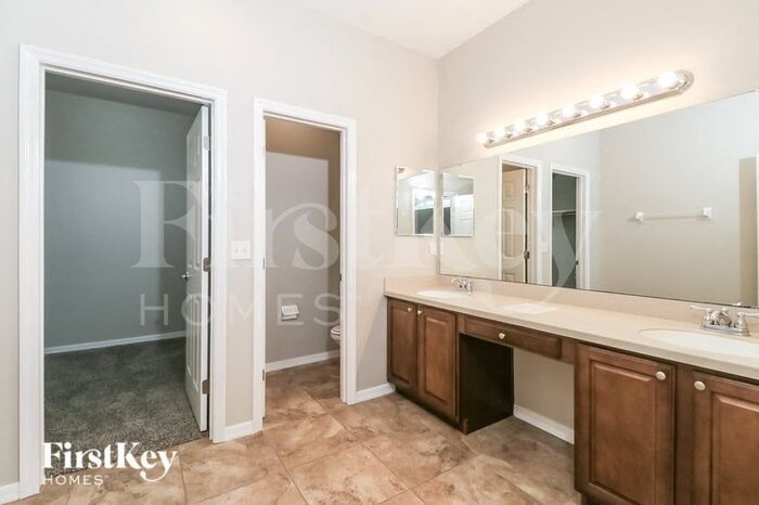 Building Photo - 6127 Evansbrook Dr