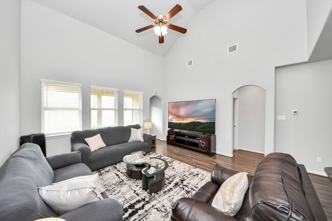 Building Photo - 6007 Prince Pl Dr