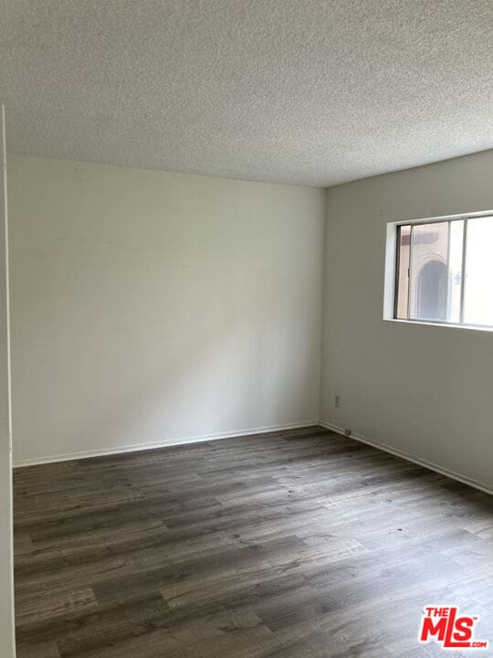 Building Photo - 844 6th St