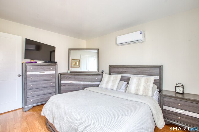 Building Photo - 60 Lawn Ave