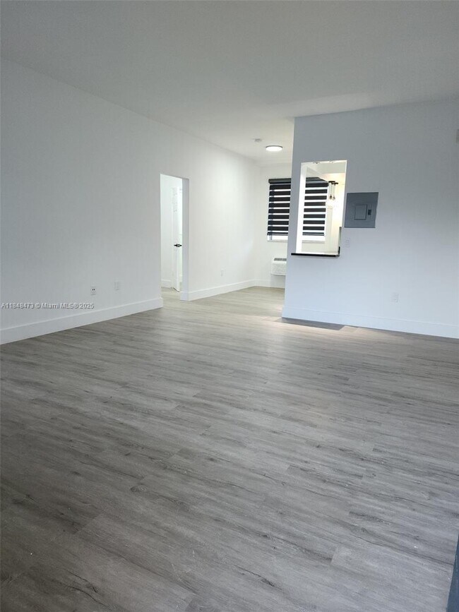 Building Photo - 2101 Normandy Dr