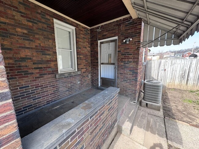 Building Photo - Gorgeous Fully Renovated 4-Bed 1-Bath House In Christy Park!!!