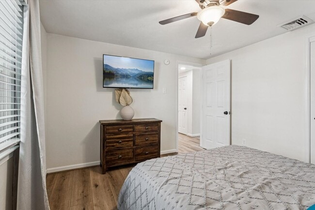 Building Photo - All Inclusive Furnished Rental