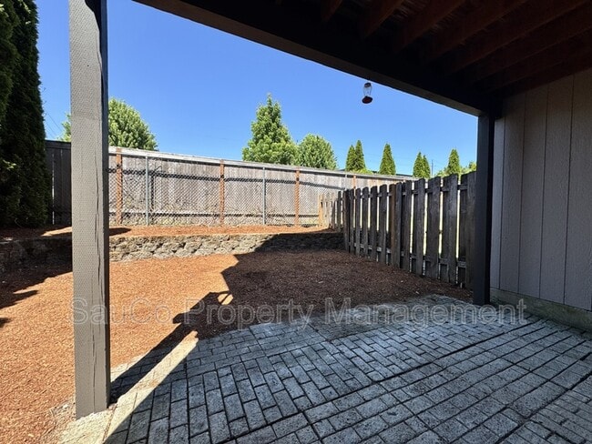 Building Photo - 7839 NE Kian Ln