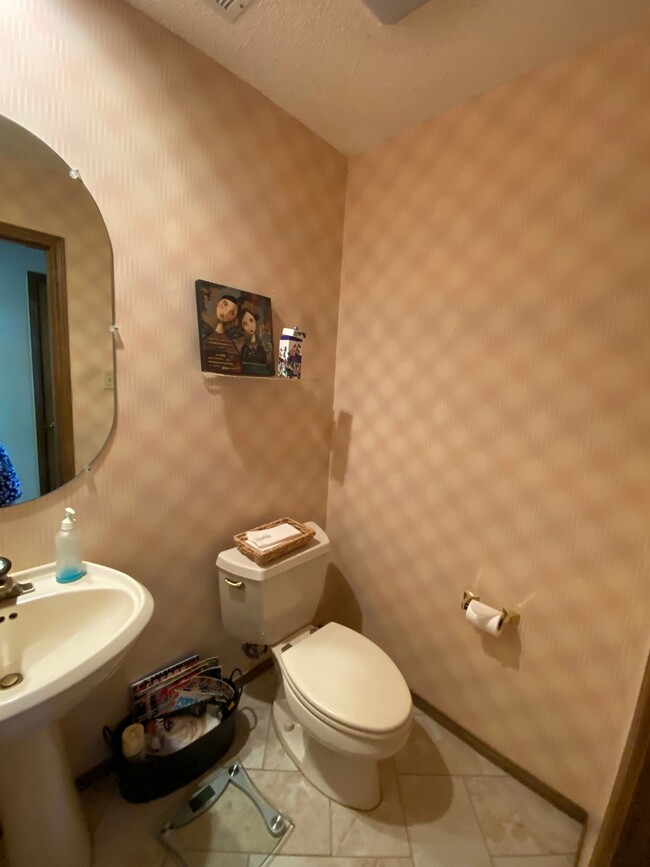Building Photo - 5943 Cape Coral Dr