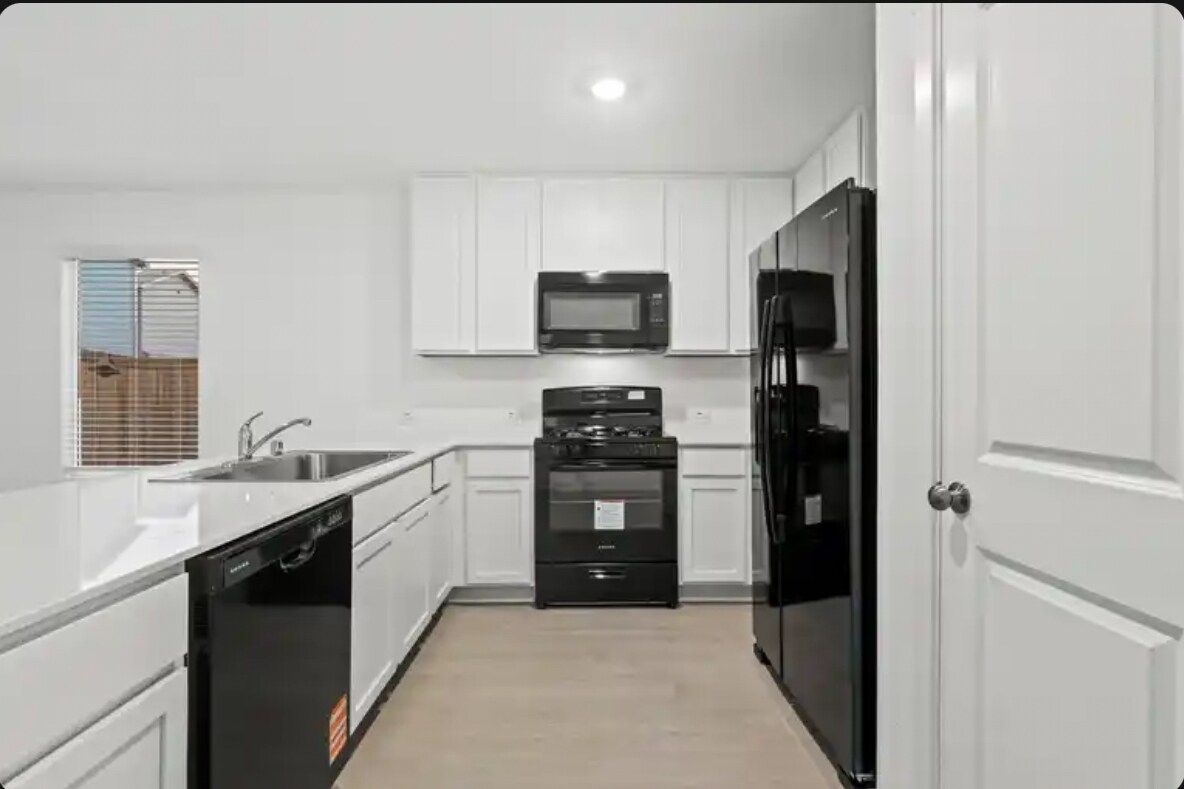 Kitchen appliances comes with rental - 726 Sandhill Crane Ln