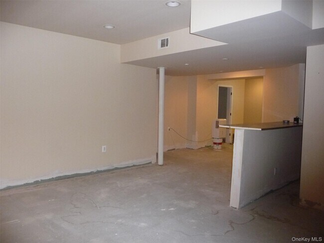 Building Photo - 220 Roosevelt Dr