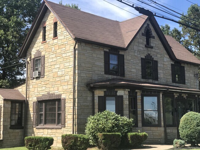 Building Photo - 246 New Garden Rd