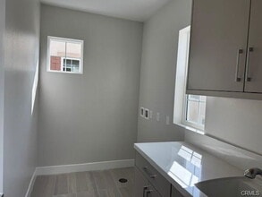 Building Photo - 705 Olivier Dr