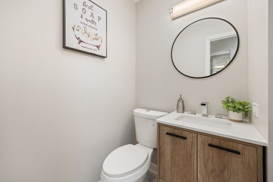 Building Photo - 14237 S Newberg Ct