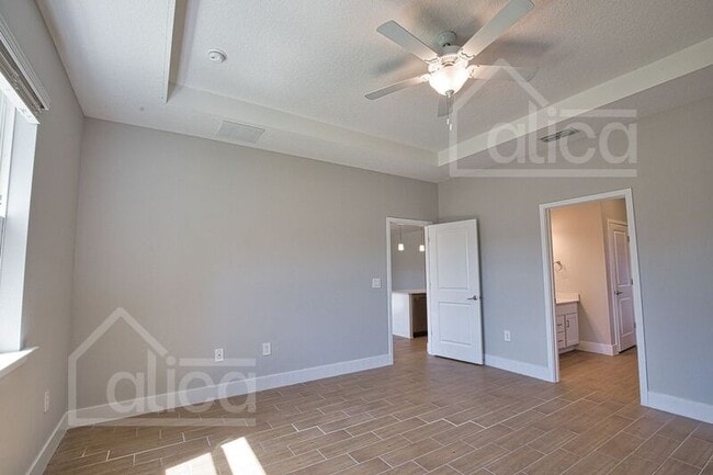Building Photo - 1610 Rada Ln