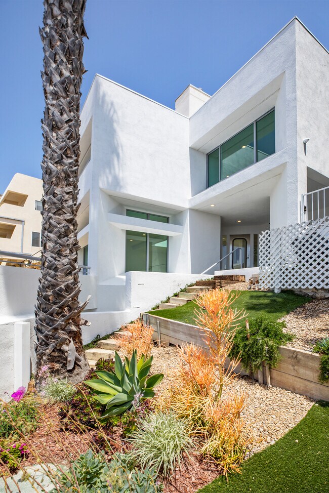 Building Photo - 21349 Rambla Vis