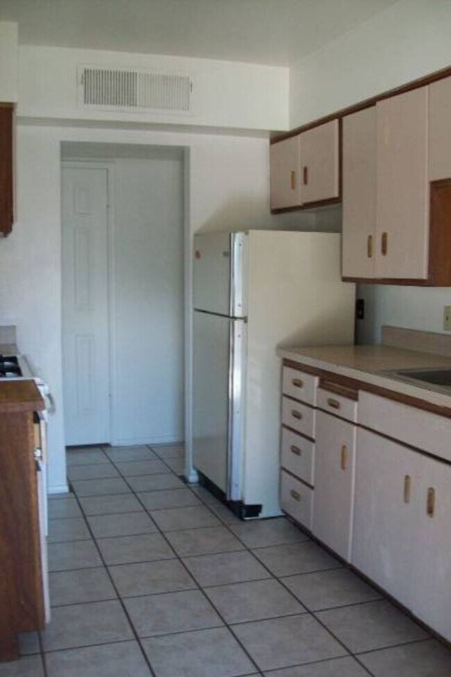 Building Photo - Spacious 3-Bedroom Home in Prime Tempe Loc...