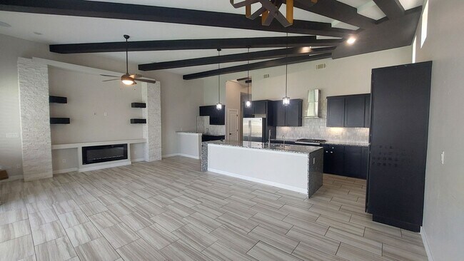 Building Photo - Beautiful 4 bedroom 2.5 bathroom home! READY NOW