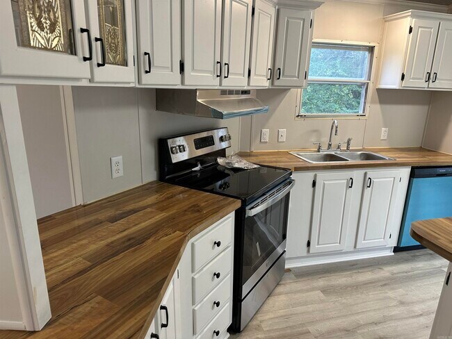 Building Photo - 2712 Spring St