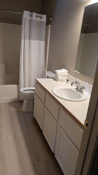 2nd Bathroom - 632 S Lawler Ave