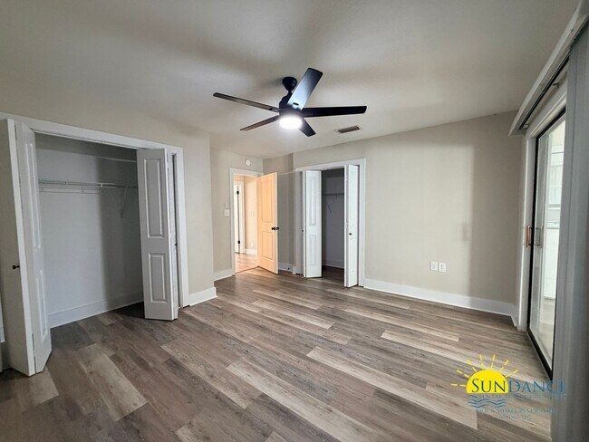 Building Photo - Fully Renovated Cul-de-sac Corner Lot Home in Fort Walton Beach!
