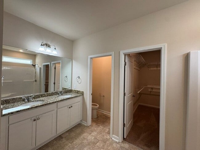 Building Photo - ***** READY TO MOVE IN *****