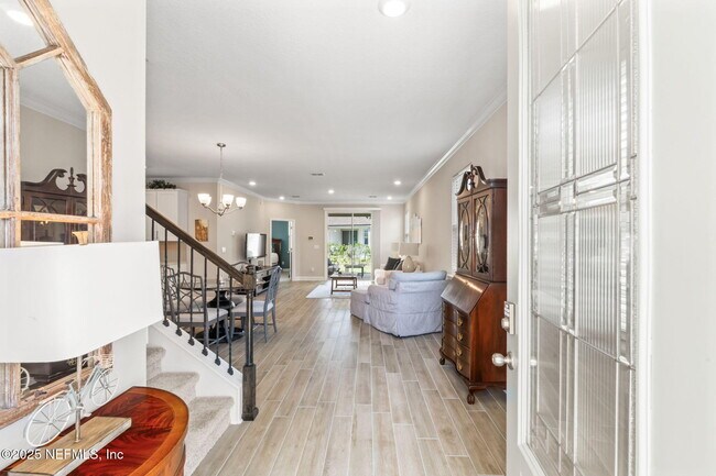 Building Photo - 121 Thistleton Wy