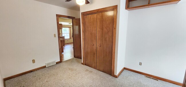 Building Photo - 226 N High Bridge Rd