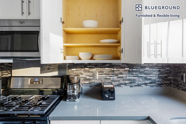 Building Photo - 710 Laurel Ave