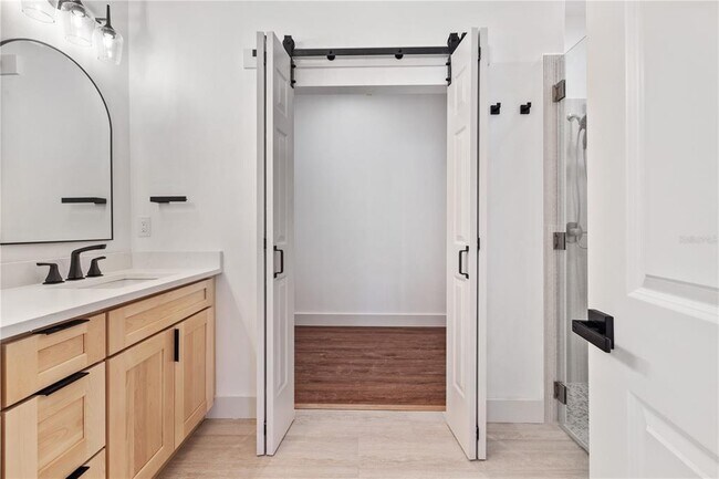 Building Photo - 2727 W Chestnut St