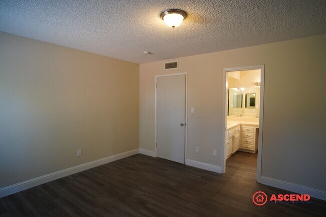 Building Photo - Phenomenal Home Located In Gated Community!