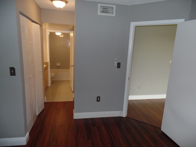 Building Photo - 2881 N Oakland Forest Dr