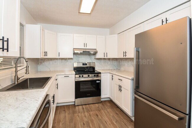 Building Photo - 1307 Sweet Pine Dr