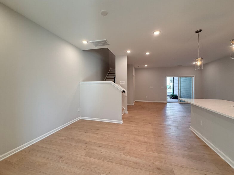 Building Photo - 2459 Englemann Dr