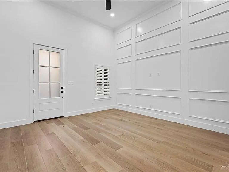 Building Photo - 645 Esplanade Ct